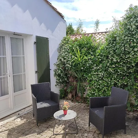 Le Patio Chaleureuse Maison A 150 Metres De La Ferienhaus Le Bois-Plage-en-Ré